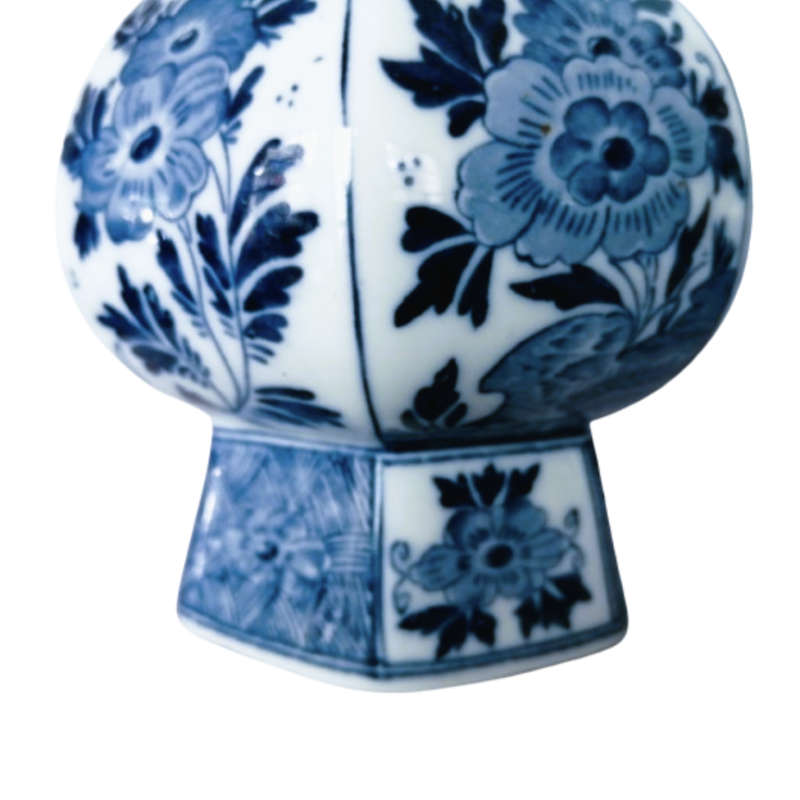 A pair of early 20th century Mosa Maastricht delft blue and white vases