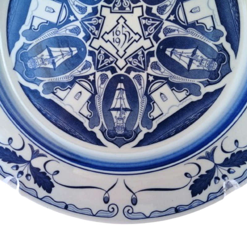 Rare 1952 Gouda PZH Jan Van Riebeeck Festival commemorative wall plate design by WH Coetzer