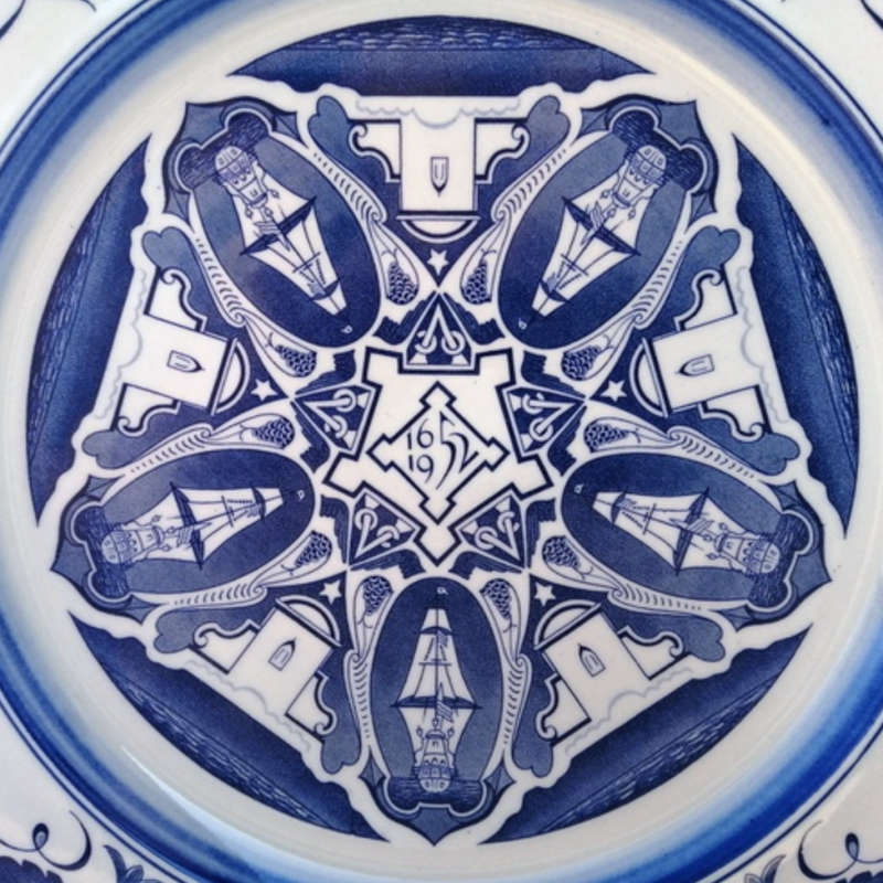 Rare 1952 Gouda PZH Jan Van Riebeeck Festival commemorative wall plate design by WH Coetzer