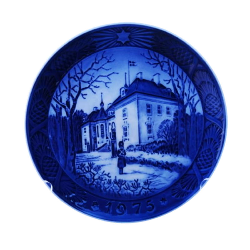 Royal Copenhagen Christmas Plate 1975 The Queen`s Christmas Residence