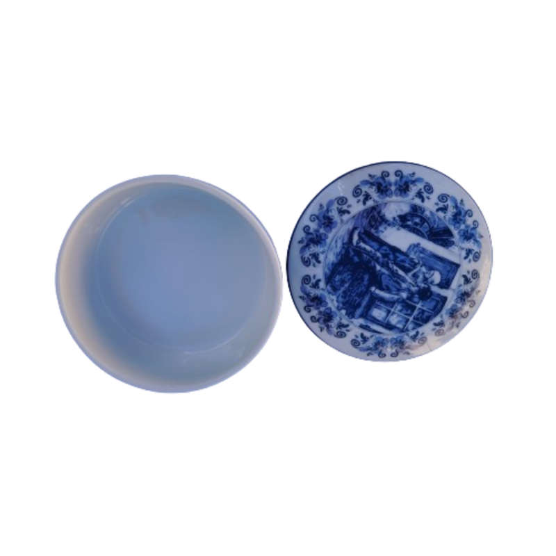 Delft Oude Molen The old Masters Loving Couple lidded dish