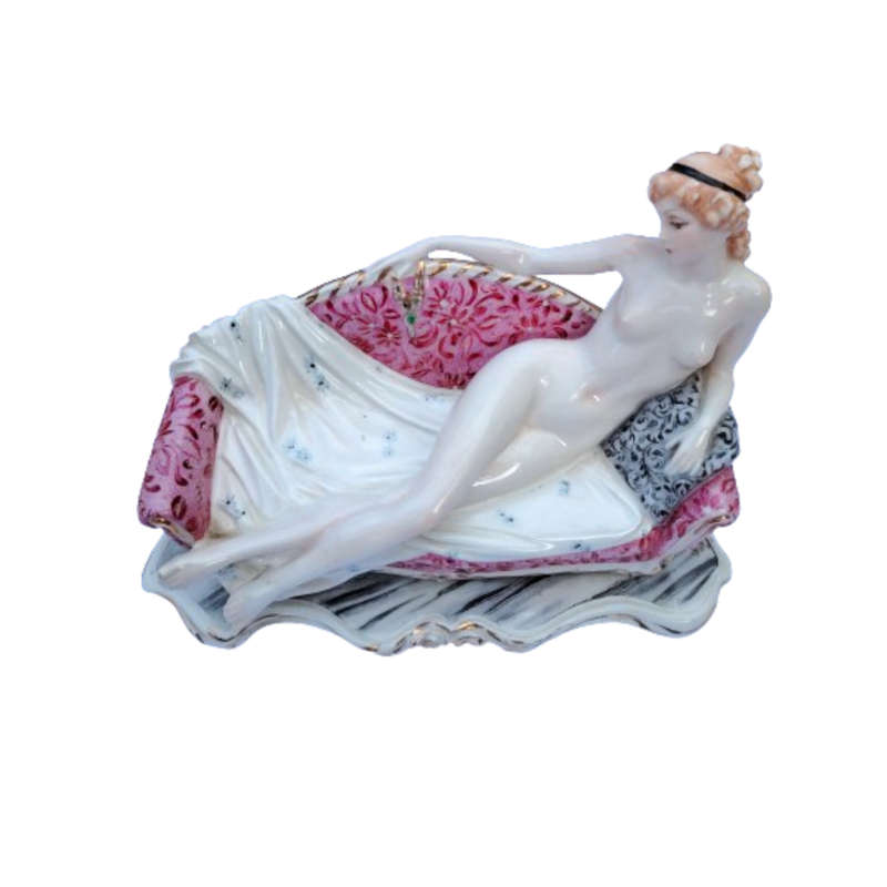 Vincenzo Bertolotti ceramic Capodimonte beautiful lady reclining nude on her chaise