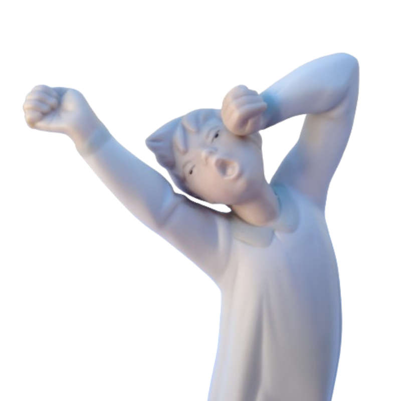 Lladro `Boy Yawning` #4870 `Nino Desperezandose`Matt