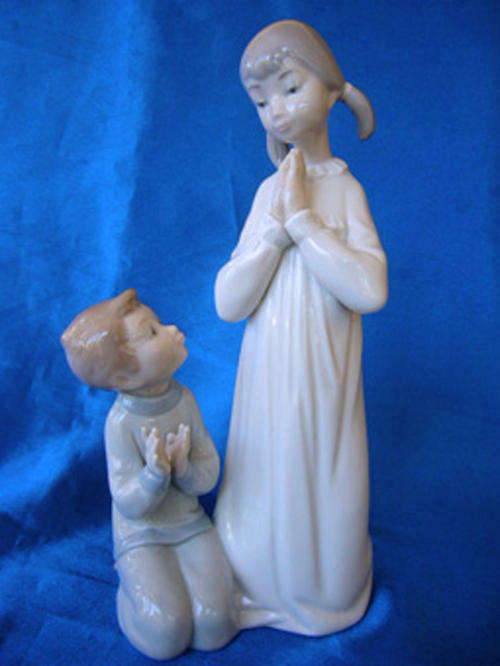 **** Stunning  Lladro - Large " Girl and Boy Praying " ****