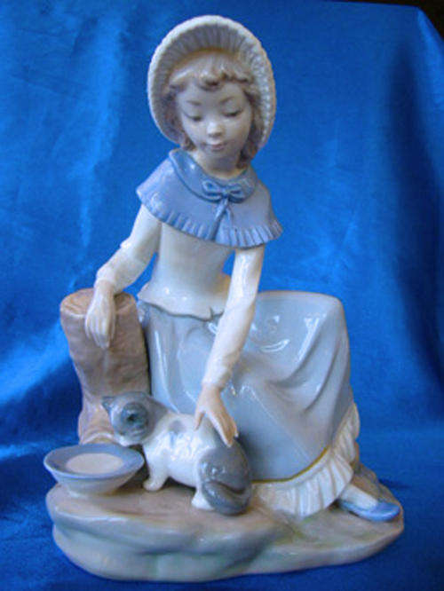 Lladro / NAO Figure - Milk for the Cat - Girl Feeding Kitten at Milk Bowl