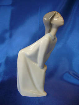 RETIRED LLADRO 4873 Girl Kissing