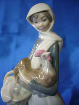 LLADRO FIGURINE - GIRL WITH COCKEREL REF. 4591