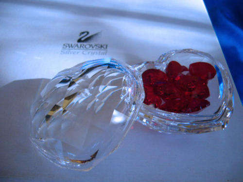 SWAROVSKI BOX WITH RED HEARTS (ONLY AVAILABLE IN 2005)