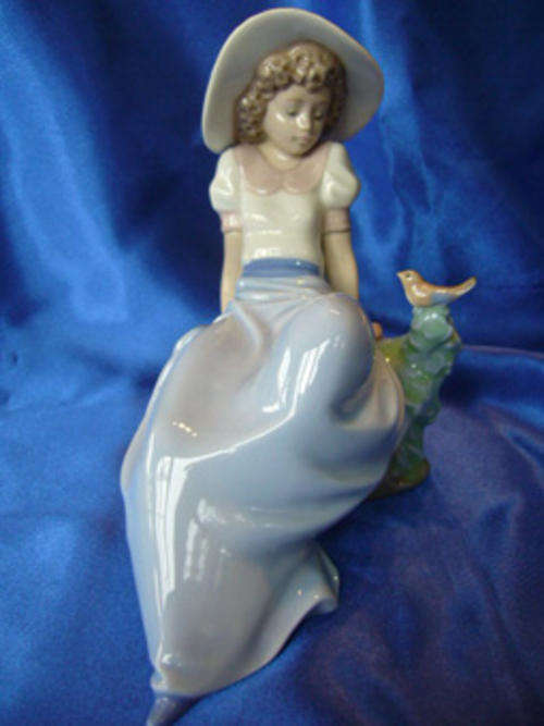 "Listening to the birds' song" figurine from Nao by Lladro