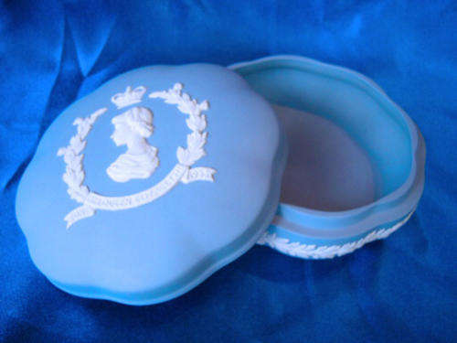 ****** Vintage Wedgewood Jasper Blue Trinket Box "QUEEN ELIZABETH 1953" ******