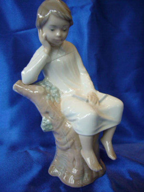 Lladro Figurine Boy Sitting On A Tree Stump - Thinker