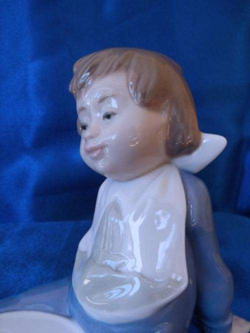 ****Nao by Lladro I'm Full 1074 Figure - too cute****