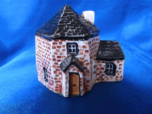 Miniature House - Tey Pottery "No 24 Toll House"