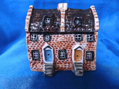 Miniature House - Tey Pottery "No 25 Terraced House"