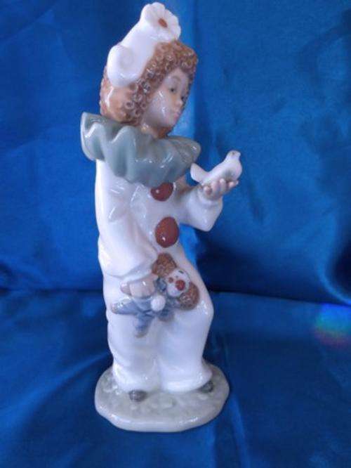PRETTY LLADRO NAO CLOWN - BIRD IN HAND