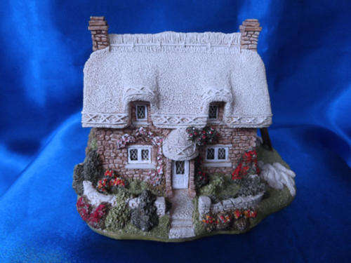 Miniature House - Lilliput Lane "Bridle Way" Collector's Club Special Piece