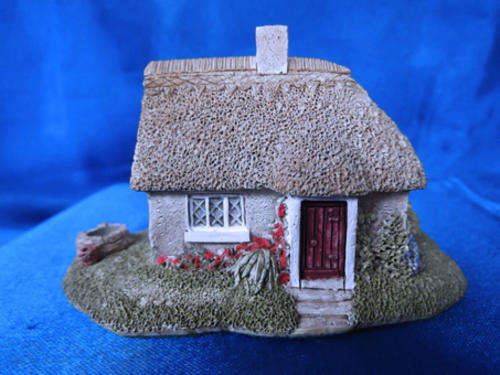 Lilliput Lane Miniature House - Daisy Cottage