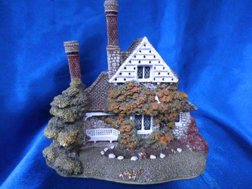Lilliput Lane Vine Cottage
