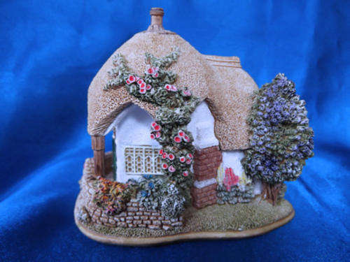 Lilliput Lane Lilac Cottage
