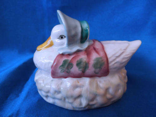 Royal Albert- Beatrix Potter - ` Jemima Puddleduck made a Feather Nest ` 2823 #