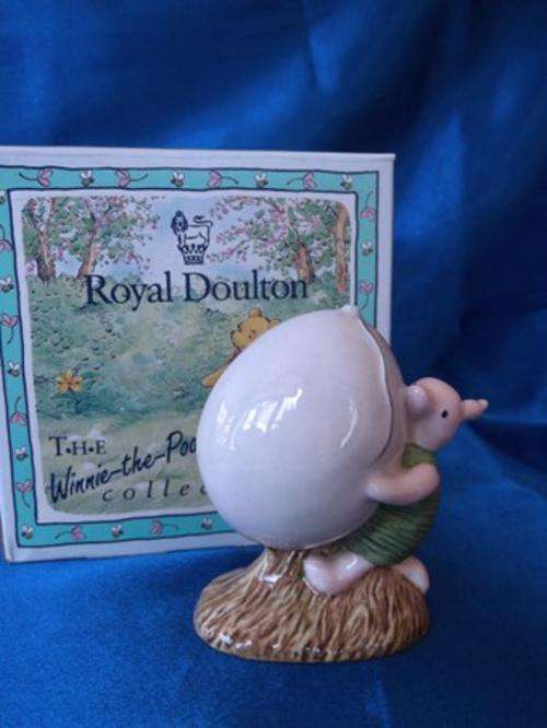 Winnie the Pooh by Royal Doulton - Disney "Piglet and the Balloon" *