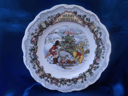 Royal Doulton - Winnie the Pooh Plate " Merry Christmas " Disney