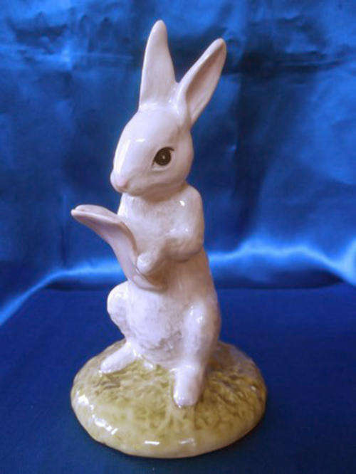 Winnie the Pooh by Royal Doulton - Disney "Rabbit Reads the Plan" *