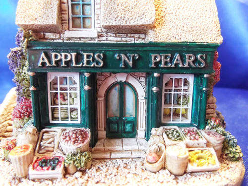 Miniature House - Lilliput Lane " Apples and Pears "
