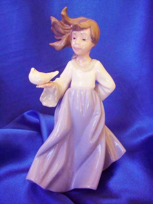 **** LLADRO / Nao  " Winged Friend " ****
