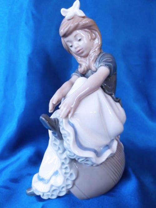 lladro Nao Girl Sat Tying her shoe lace