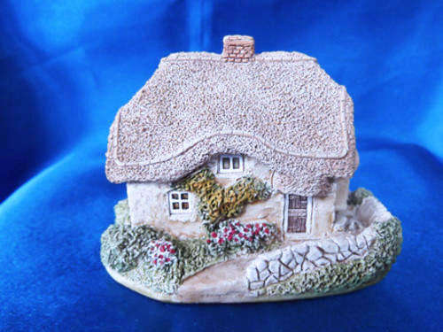 Miniature House - LILLIPUT LANE COTTAGE " Clover Cottage "