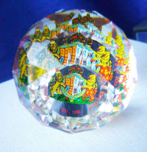 GENUINE Swarovski Crystal Stunning Medium Paperweight *