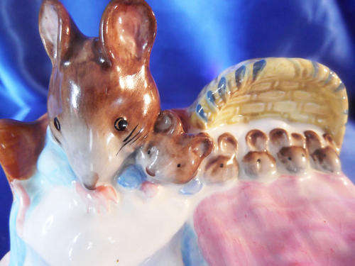Beswick  Beatrix Potter`s ` Hunca Munca ` 1198 Gold #
