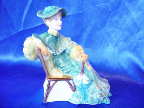 **** ENGLISH ROYAL DOULTON FIGURINE: ASCOT HN 2356  ****