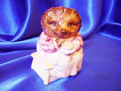 Beswick - Beatrix Potter - ` Mrs Tiggy-Winkle Takes Tea` 2877 Rare #