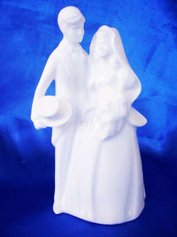ROYAL DOULTON Retired Figurine Bride and groom