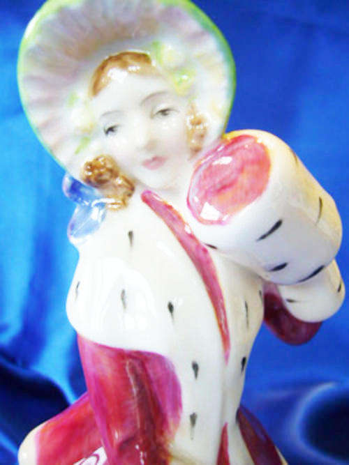 FINE ROYAL DOULTON PORCELAIN FIGURE CHRISTMAS MORN HN 1992