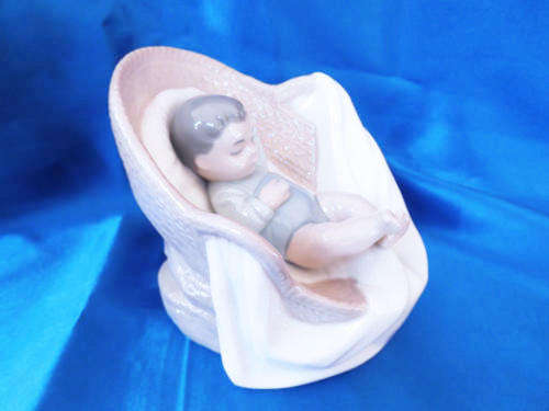 Nao by Lladro #1286 Here I Am!  Baby Boy