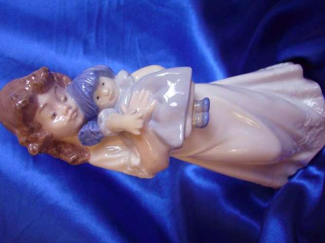 **** LLADRO / Nao " We'er Sleepy " very sweet ****