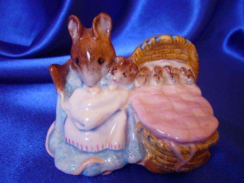 Beswick - Beatrix Potter - " Hunca Munca " 1198