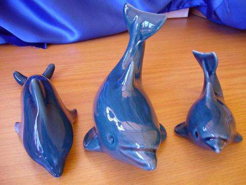 **** Stunning Set of Blue Dolphins made in England ****