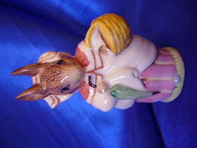 **** Royal Albert Beatrix Potter - Mrs Rabbit   ****