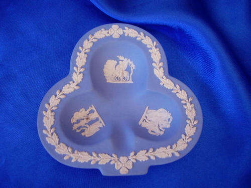 ****** Vintage Wedgewood Jasper Blue Three Leaf Clover Dish ******