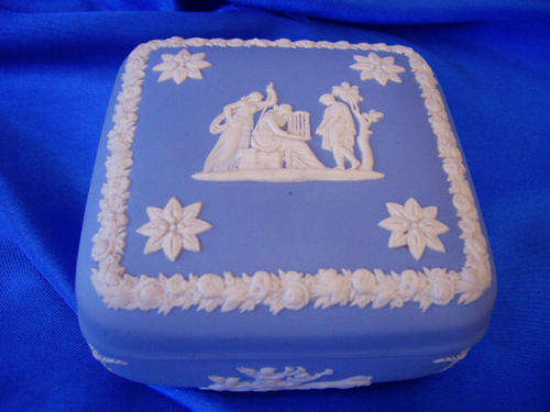 ****** Vintage Wedgewood Jasper Blue Square Trinket Box ******