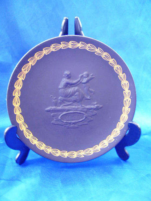 ******  Wedgewood Jasper Black Mother Plate 72' ******