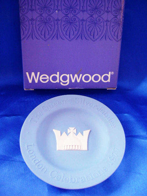 ****** Vintage Wedgewood Jasper Blue Round Sweet Dish-London Celebrations 1977  ******
