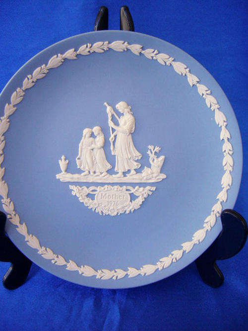 ****** Vintage Wedgewood Jasper Blue Large Mother's Plate 1976 ******