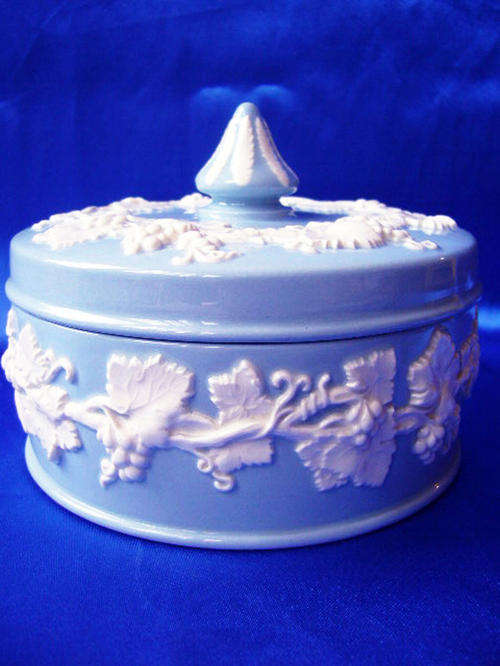****** Vintage Wedgewood Blue Large Embossed Queens Wear Powder Pot ******