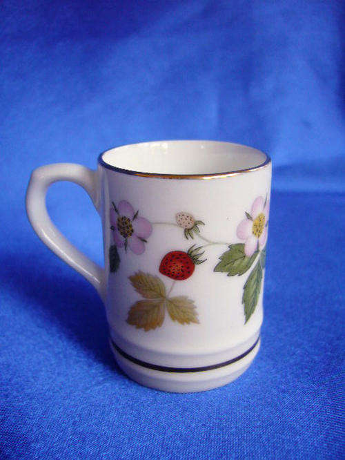 ****** Wedgewood Miniature Bone China Mug******
