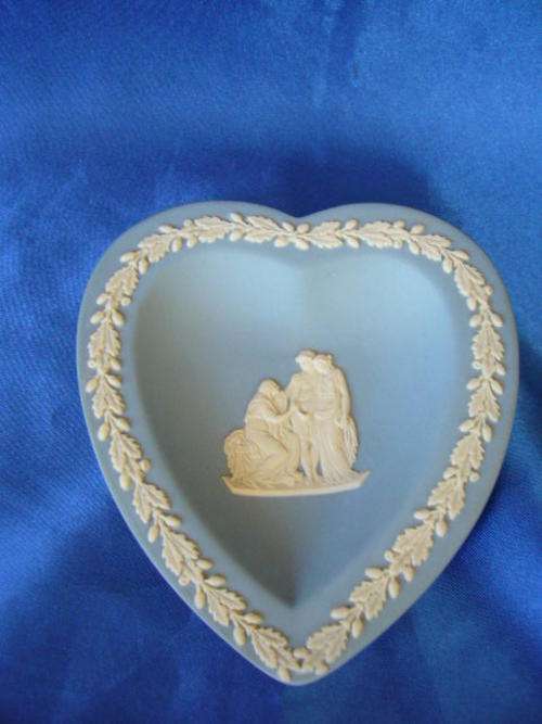 ****** Vintage Wedgewood Jasper Blue Heart Pin Dish  ******